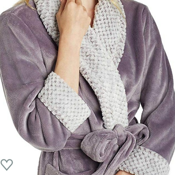 Robe - Picture 7 of 8